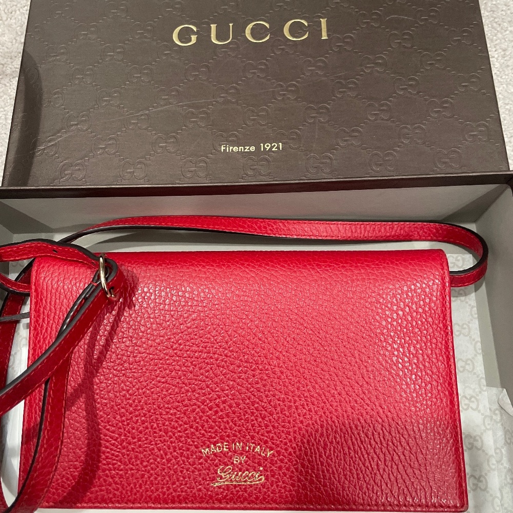 Gucci wallet with detachable strap